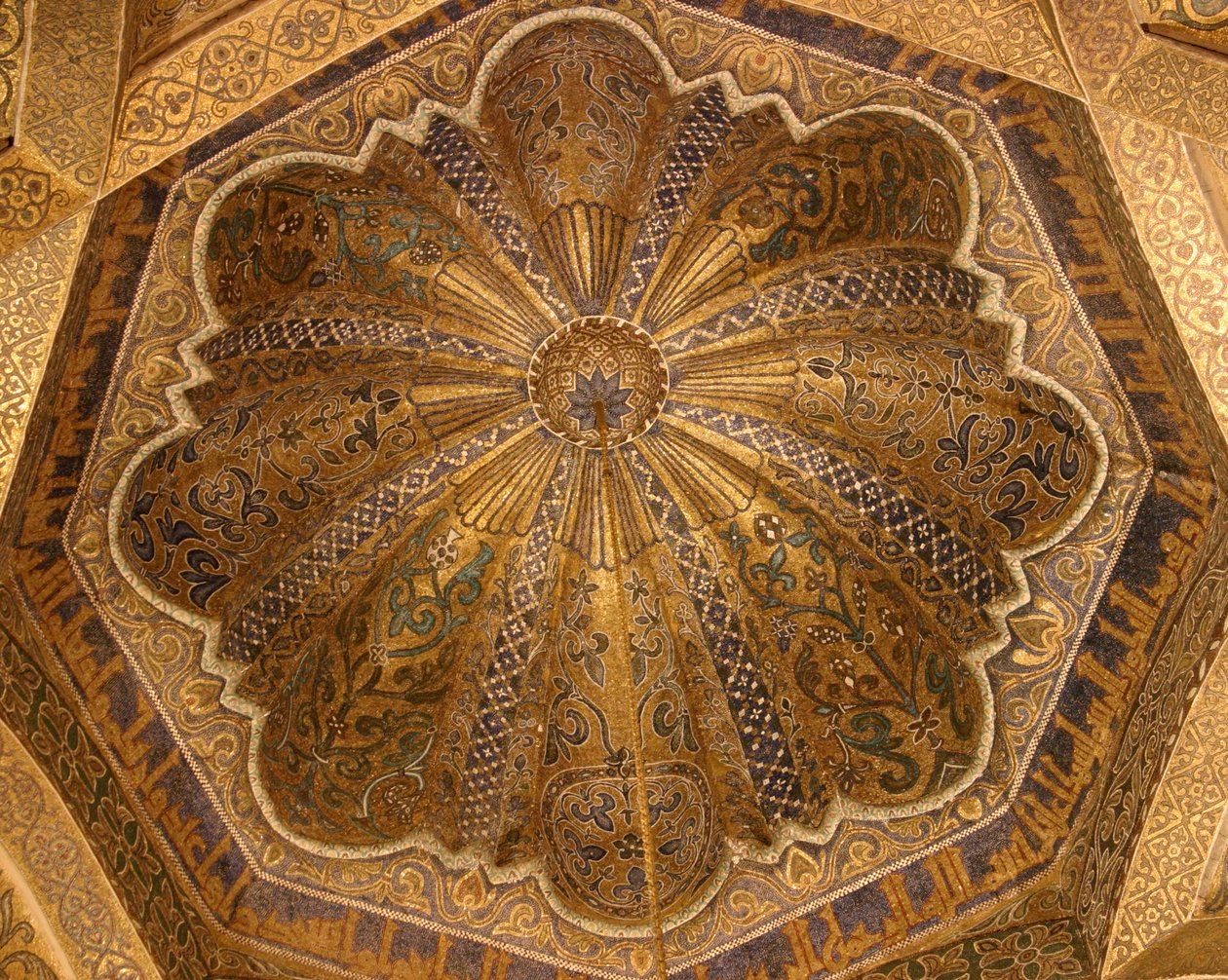 Interior de la cúpula de Islamic School