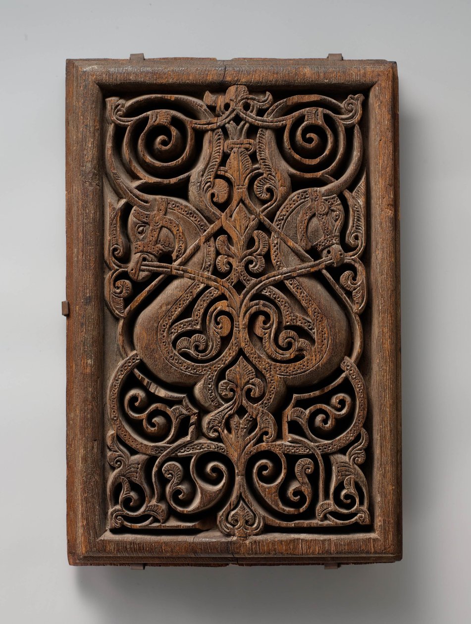 Panel con cabezas de caballo de Islamic School