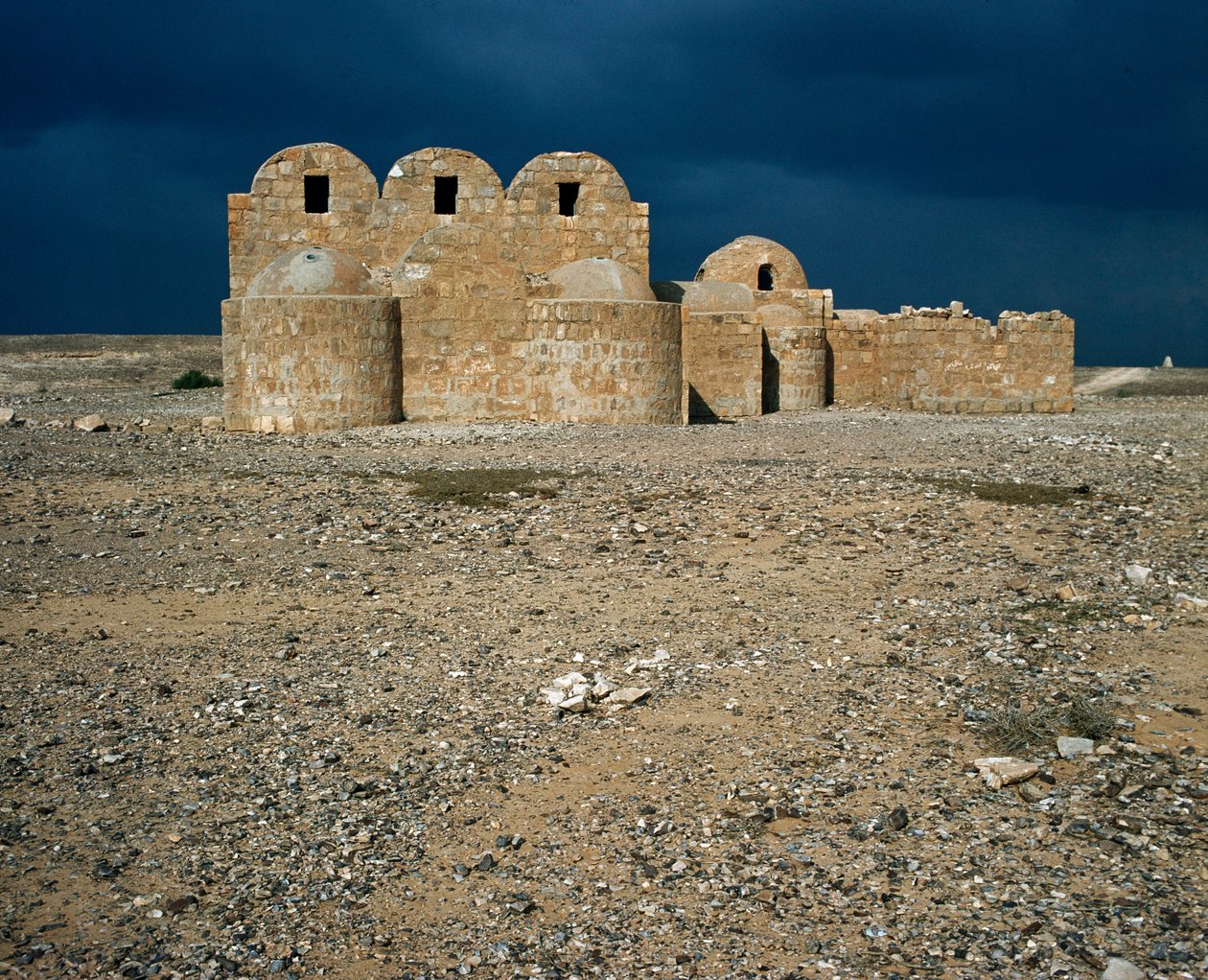 Vista de Qasr Amra, castillos del desierto (711-715) de Islamic School