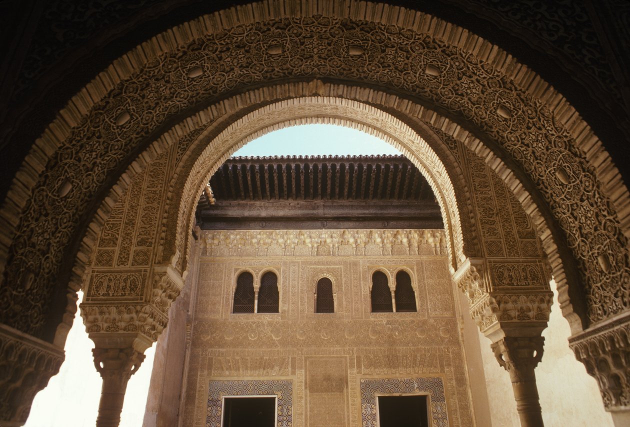 Vista del palacio desde el patio de Mexuar de Islamic School