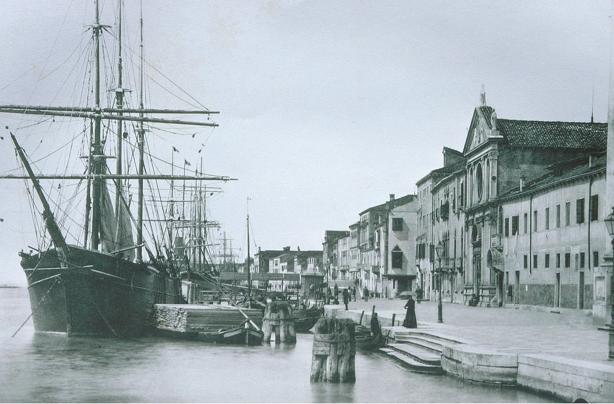 Barco en el Gran Canal de Italian Photographer