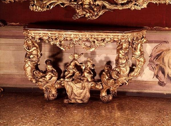 Mesa con querubines tallados, estilo Rococó, c.1730 de Italian School