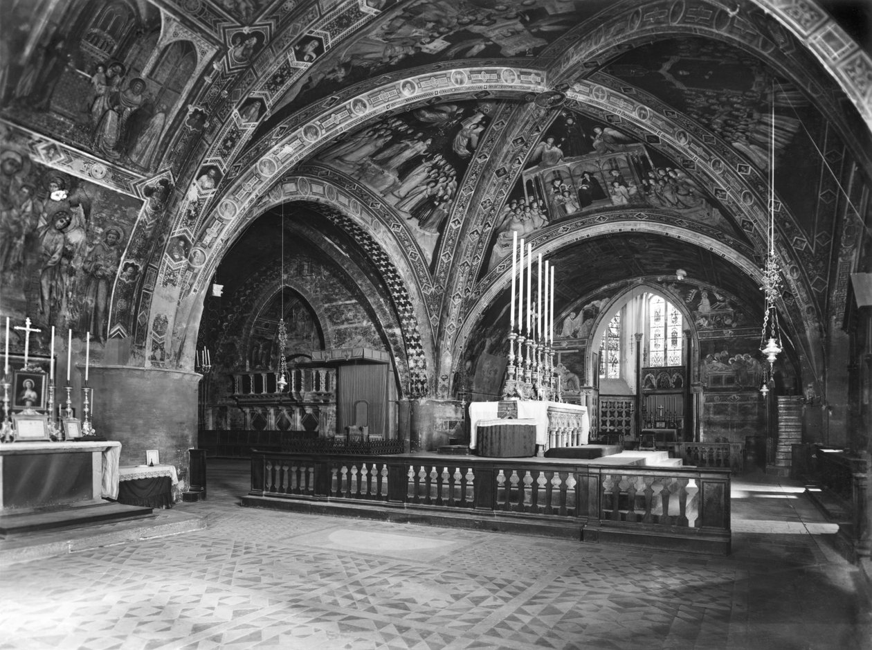 Vista del interior de la iglesia inferior de Italian School