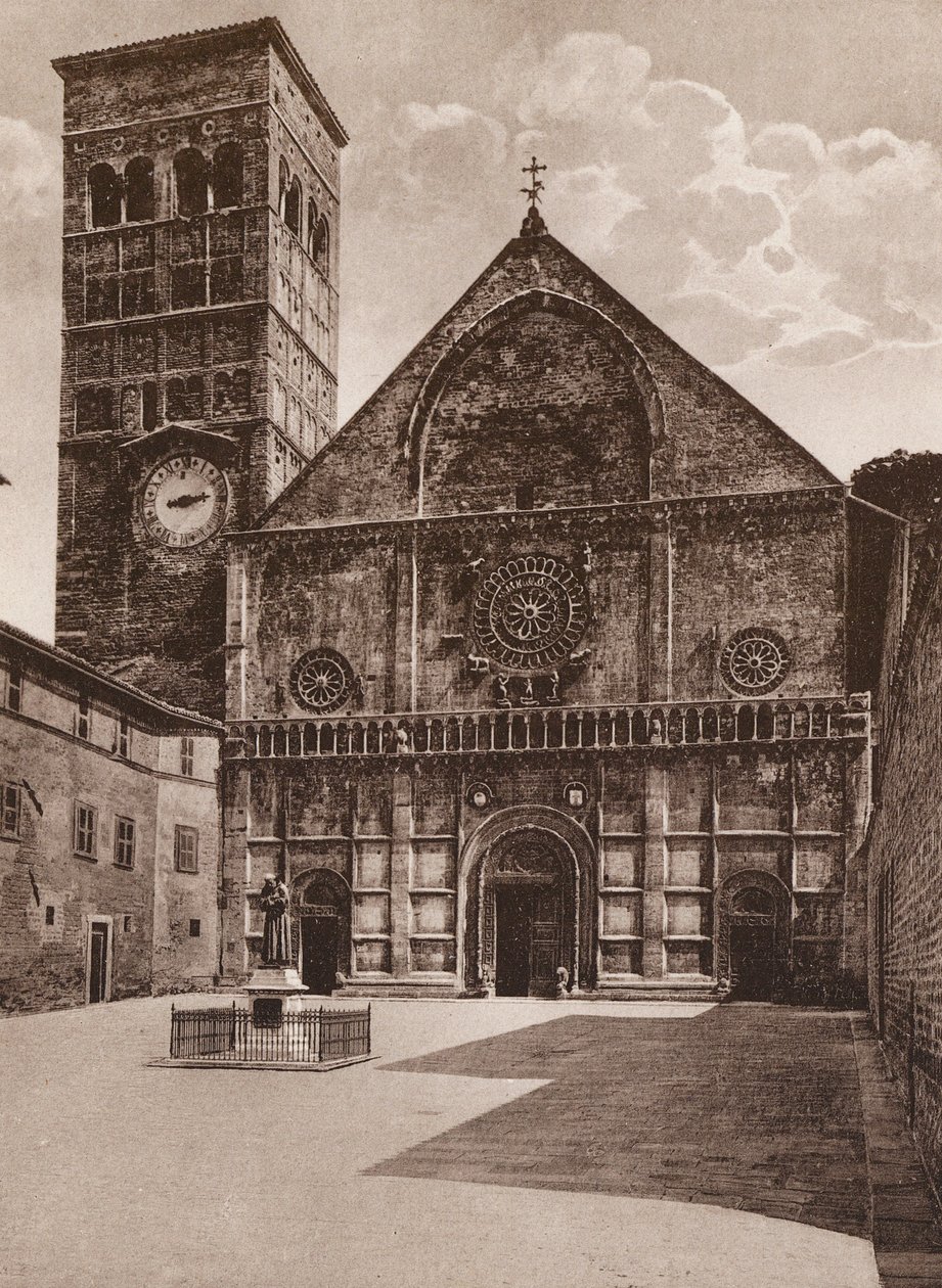 Asís: Fachada de la catedral, S Rufino, siglo XI (foto b/n) de Italian Photographer