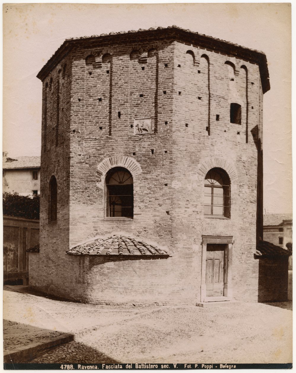 Baptisterio de Neon o Baptisterio Ortodoxo, Rávena, Emilia-Romaña, Italia, fotografía de Pietro Poppi, Bolonia, ca 1900 de Italian Photographer