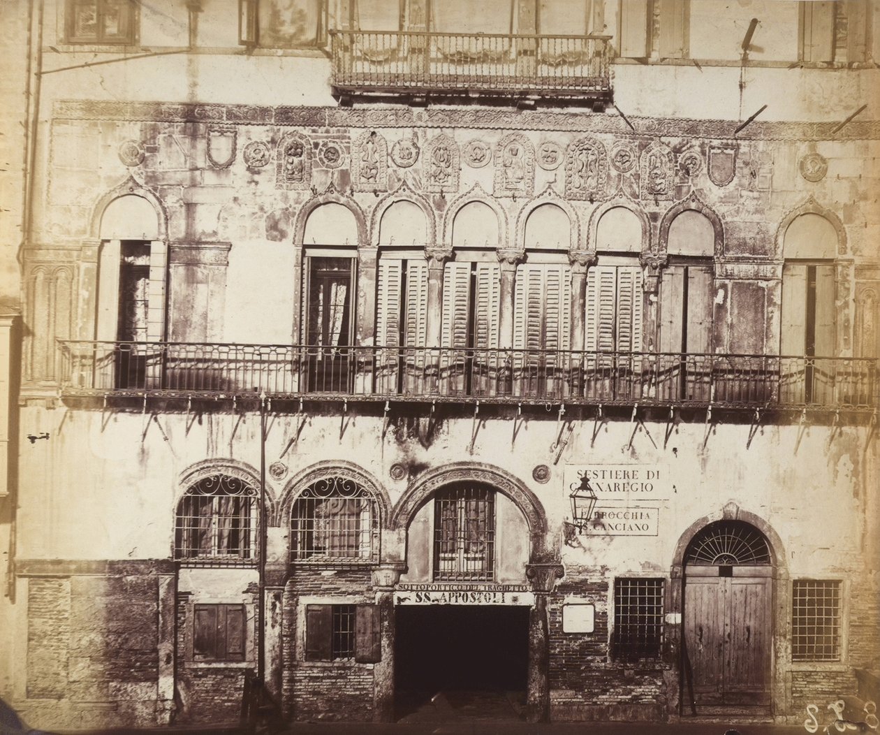 Edificio en el Sestriere di Cannaregio, Venecia de Italian Photographer