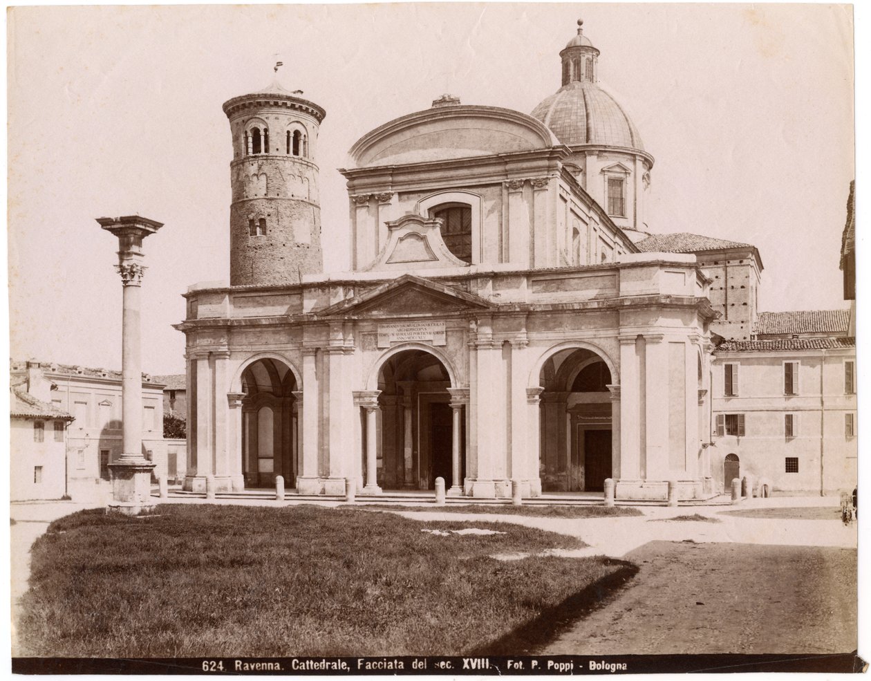 Catedral de la Resurrección de Nuestro Señor Jesucristo, Rávena, Emilia-Romaña, Italia, fotografía de Pietro Poppi, Bolonia, ca 1900 de Italian Photographer