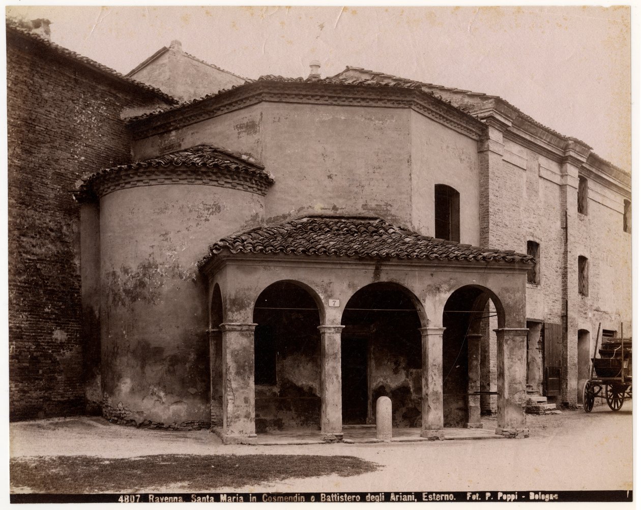 Iglesia de Santa María en Cosmedin o Baptisterio de los Arios, Rávena, Emilia-Romaña, Italia de Italian Photographer
