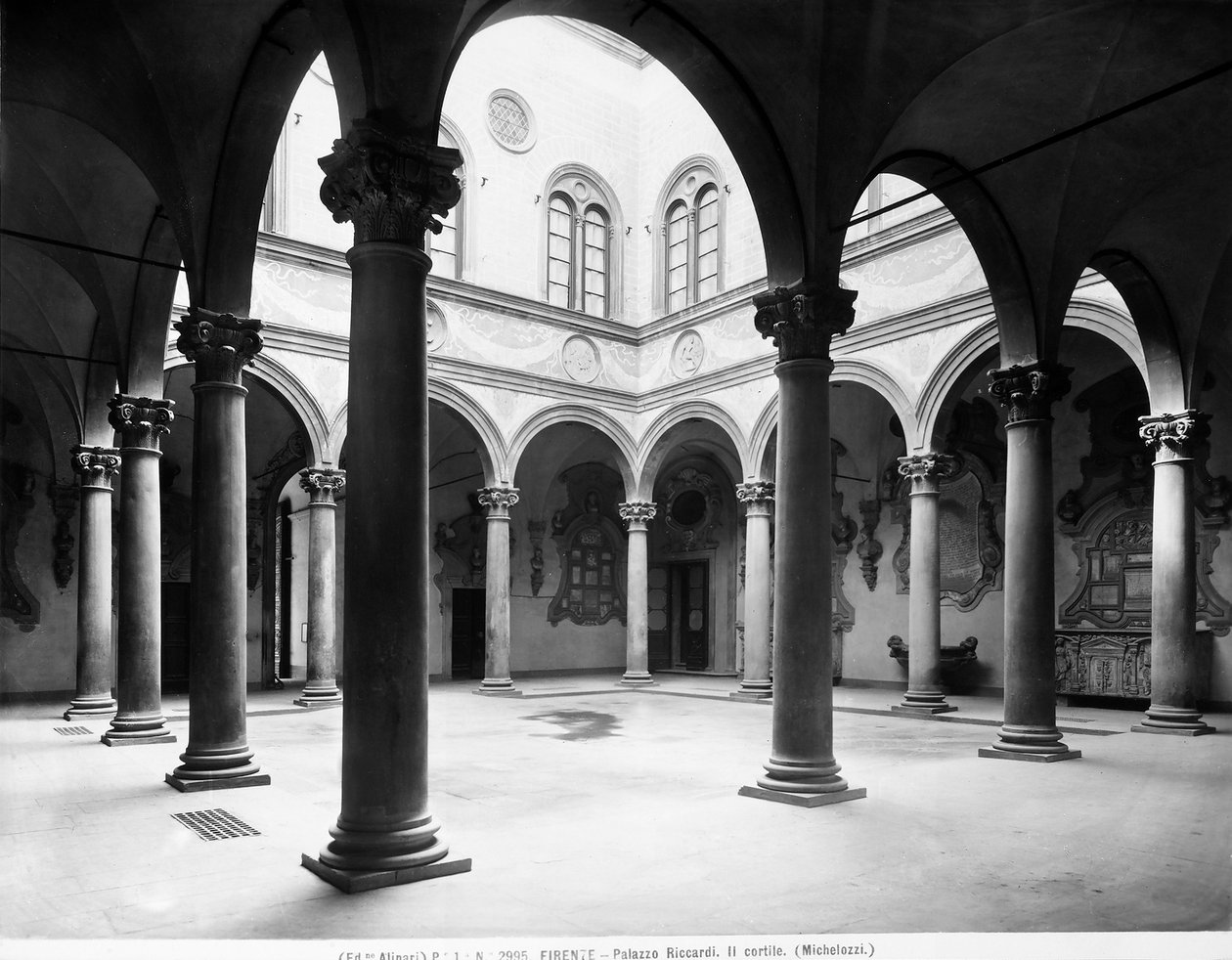 Patio del Palazzo Medici Riccardi, Florencia, Italia, c.1890 de Italian Photographer