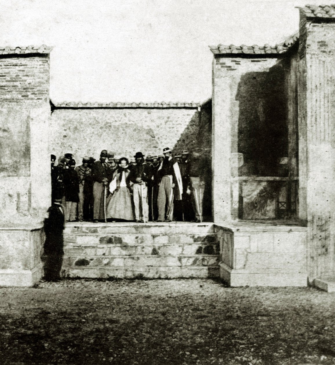 Giuseppe Garibaldi con Giuseppe Fiorelli en una visita a Pompeya de Italian Photographer