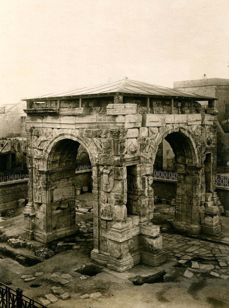 Arco de Marco Aurelio tras su restauración, Trípoli, Libia de Italian Photographer