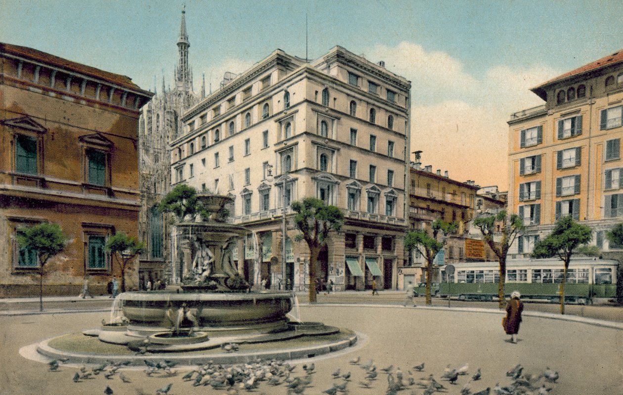 Milán / Milan: Piazza Fontana (foto en color) de Italian Photographer