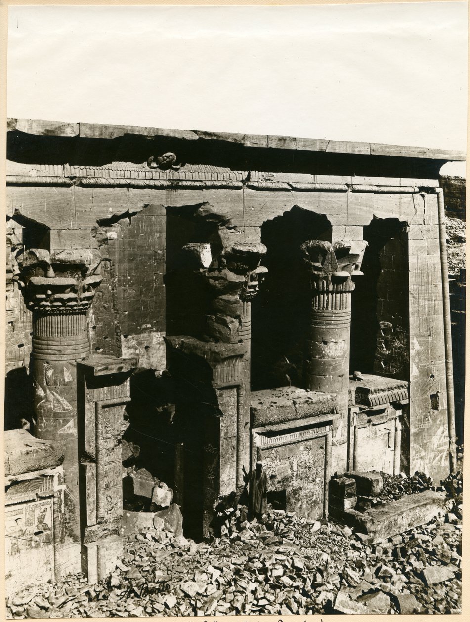 Pronaos del Templo de Mandulis, Kalabsha, Egipto, fotografía de Antonio Beato de Italian Photographer