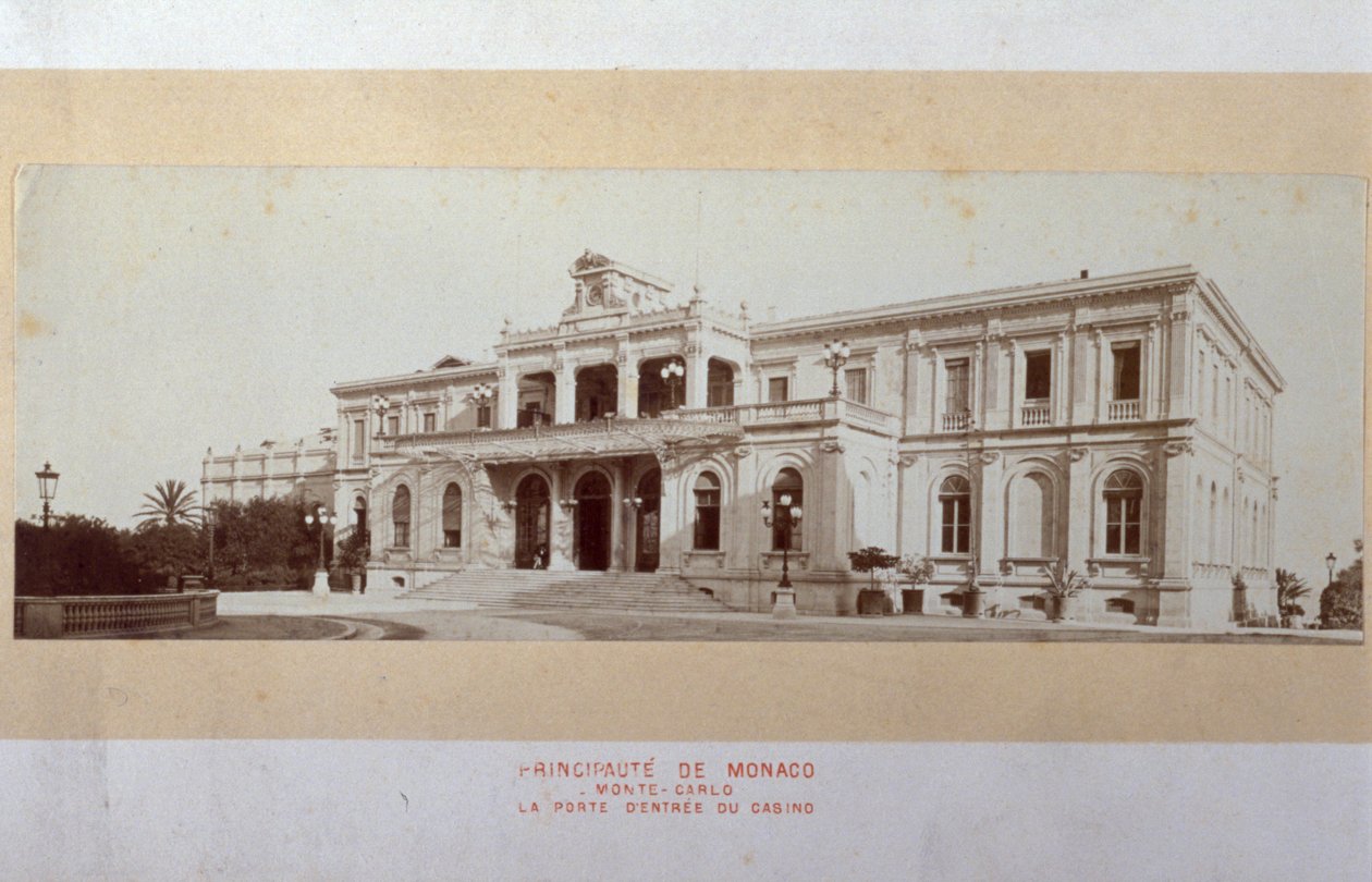 La fachada principal del Casino de Montecarlo a medio construir de Italian Photographer