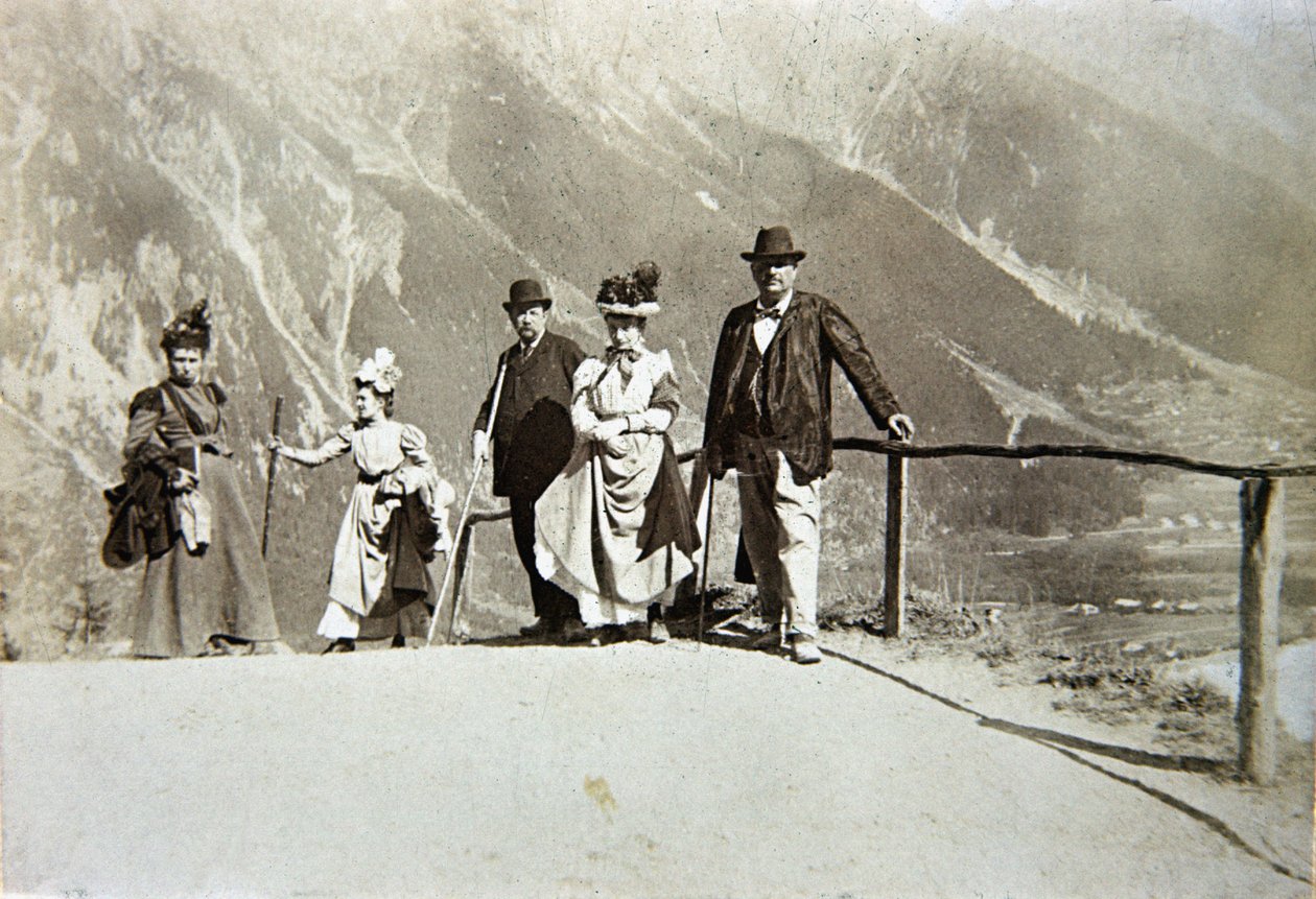 Turistas en las montañas, Italia, c.1895 de Italian Photographer