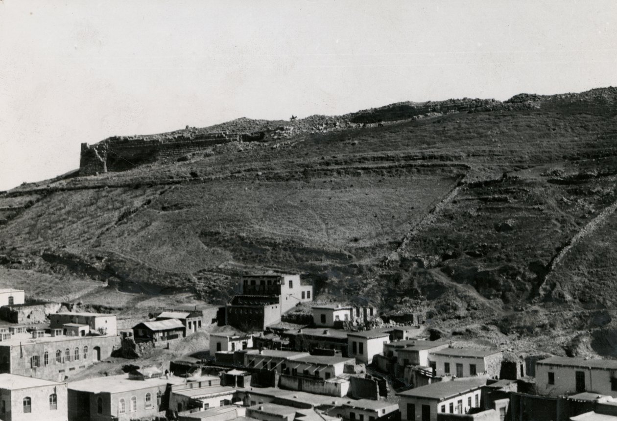 Vista de las murallas helenísticas en la esquina noreste de la Acrópolis, Ammán, Jordania de Italian Photographer