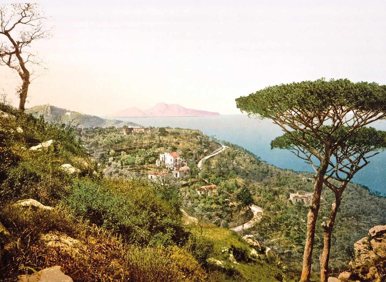Vista del Vesubio a través de la Bahía de Nápoles, 1890-1900 de Italian Photographer