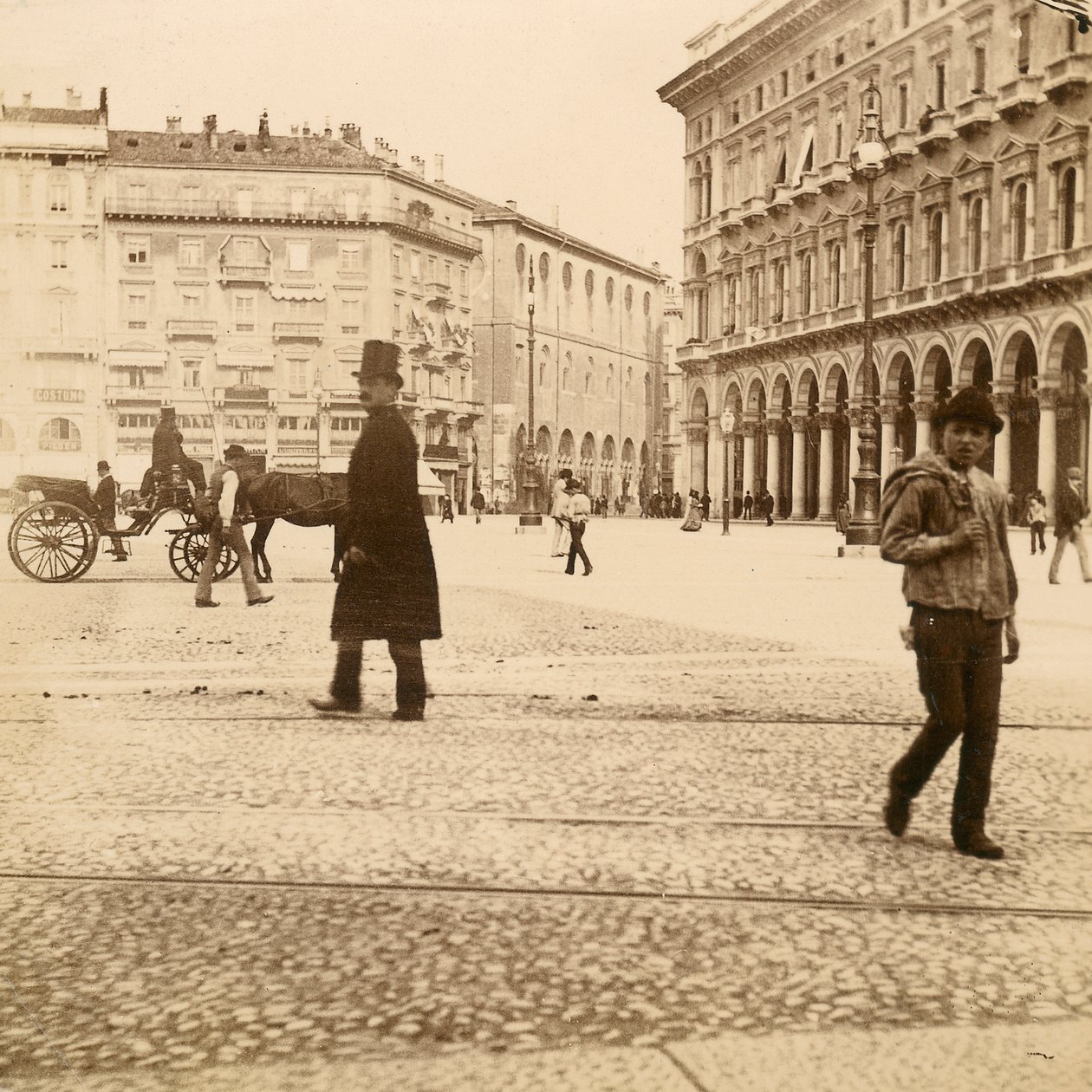 Vista de la Piazza del Duomo, Milán, 1873 de Italian Photographer