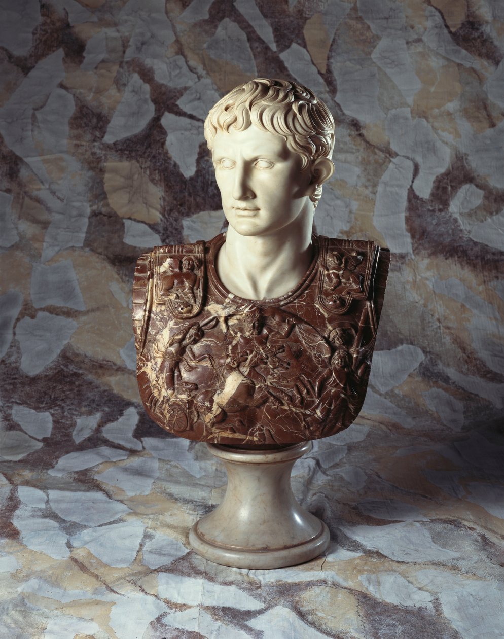 Un Busto Italiano de Mármol de César Augusto, después del Antiguo de Italian School
