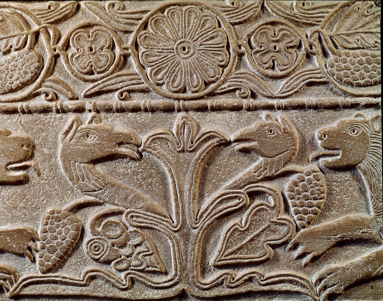 Arqueología de la Edad Media. Arte bárbaro de Lombardía: pluteus de la princesa Theodote, amante del rey Cunipert llamado el Piadoso. Detalle de la placa con grifos, alrededor del año 720 de Italian School