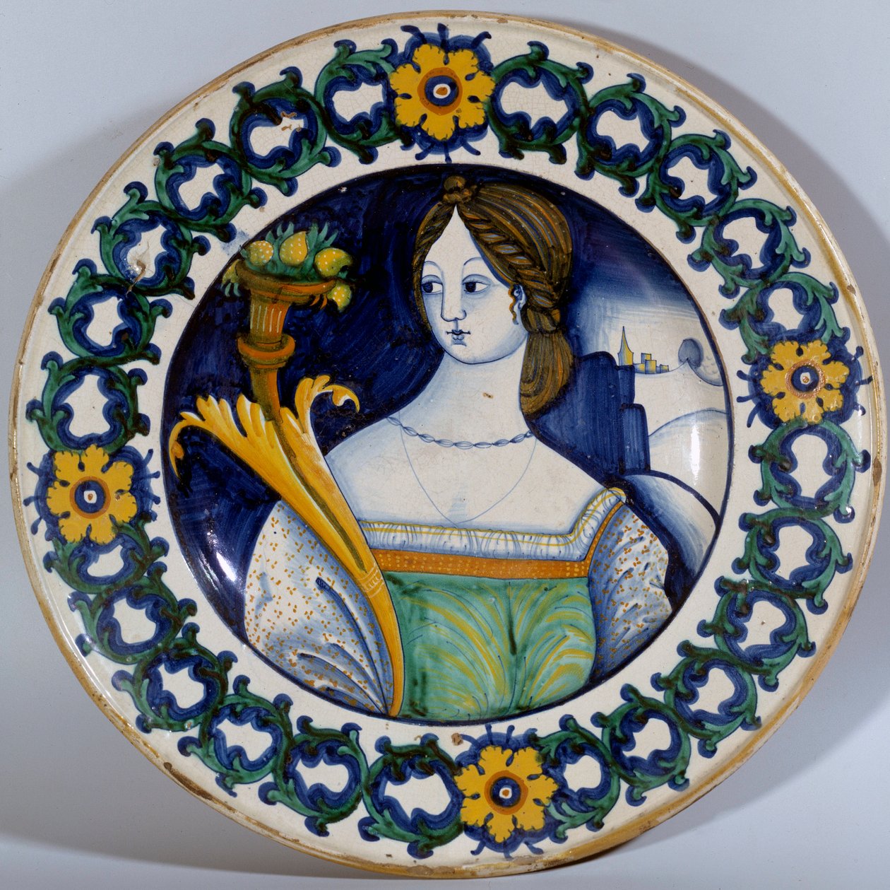 Plato de cerámica de Deruta decorado con un retrato de una mujer. Alrededor de 1510 de Italian School