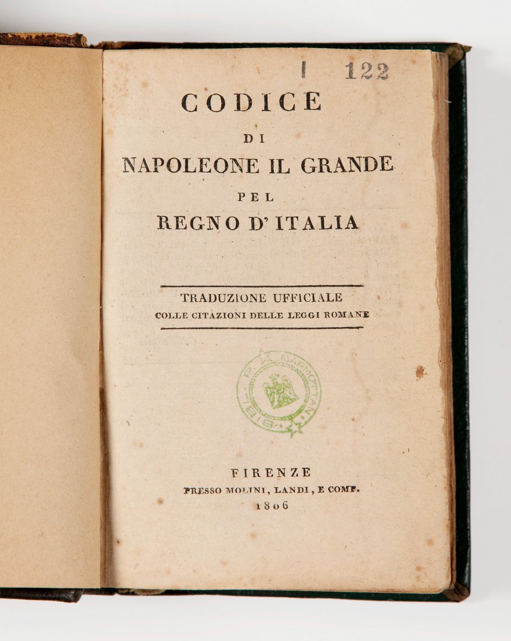 Código de Napoleón el Grande para el Reino de Italia, abierto en la portada, publicado en Florencia, Molini, Landi et Cie, 1806 (papel impreso) de Italian School