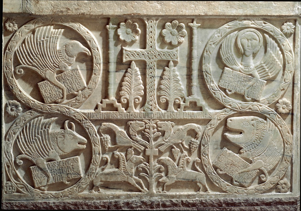 Detalle de estuco con símbolos de los cuatro evangelistas (tetramorfos): el ángel para San Mateo, el león para San Marcos, el toro para San Lucas y el águila para San Juan. 730-740 Cividale, Baptisterio de San Calisto de Italian School