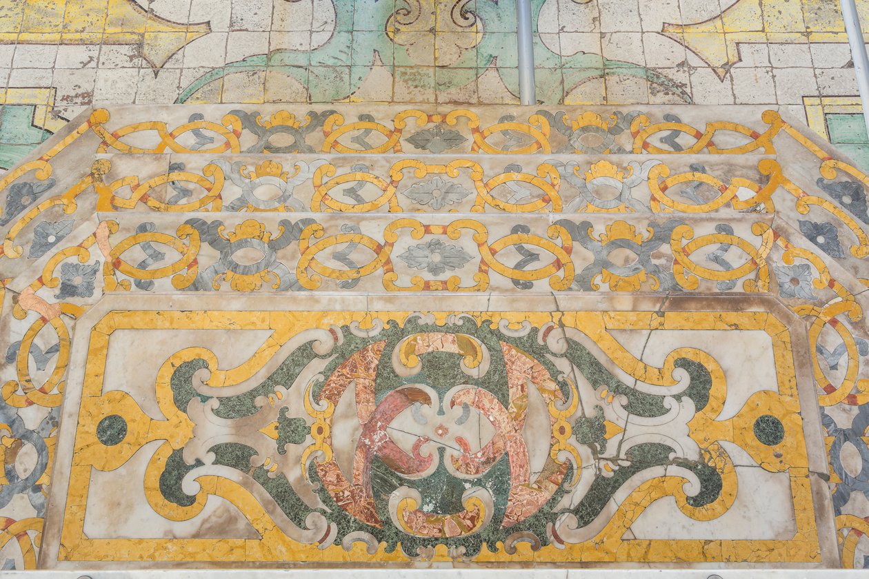 Altar mayor, predela y suelo de Italian School