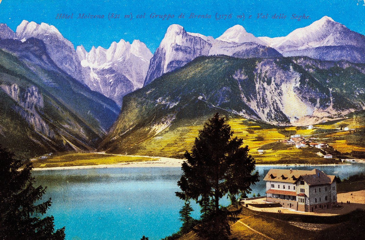 Hotel Molveno con el Grupo de Brenta y Val delle Seghe, tarjeta postal, Trentino-Alto Adigio, Italia, siglo XX. de Italian School