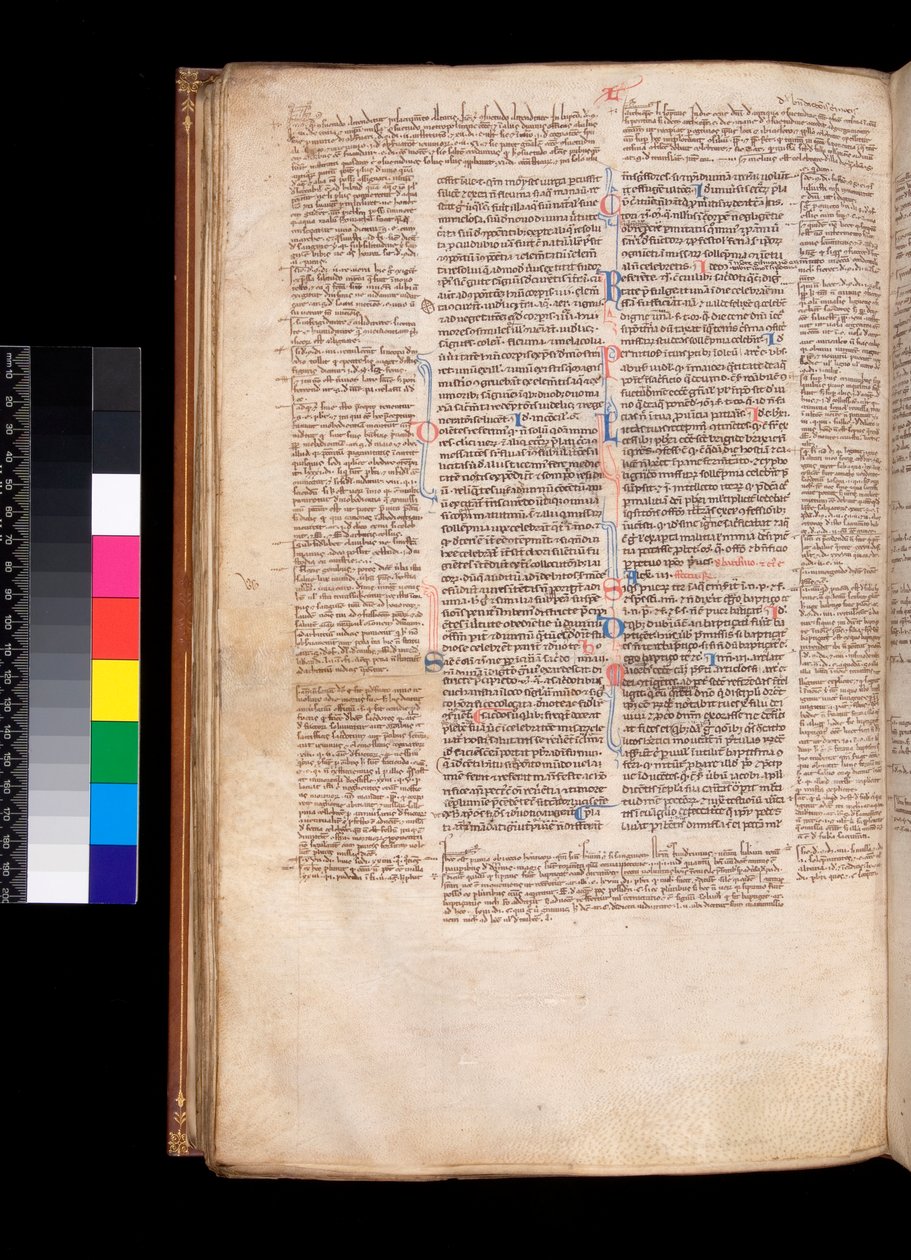 Ms 213. Gregorio IX, Decretales con Aparato de Bernardo Botone de Parma, F.93v. Texto principal en letra gótica (littera rotunda) de Italian School