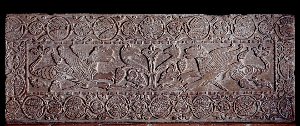 Parapeto de piedra cubierto con bajorrelieves que representan el Árbol de la Vida, los dragones alados. Del sarcófago de Teodote, siglo VIII de Italian School