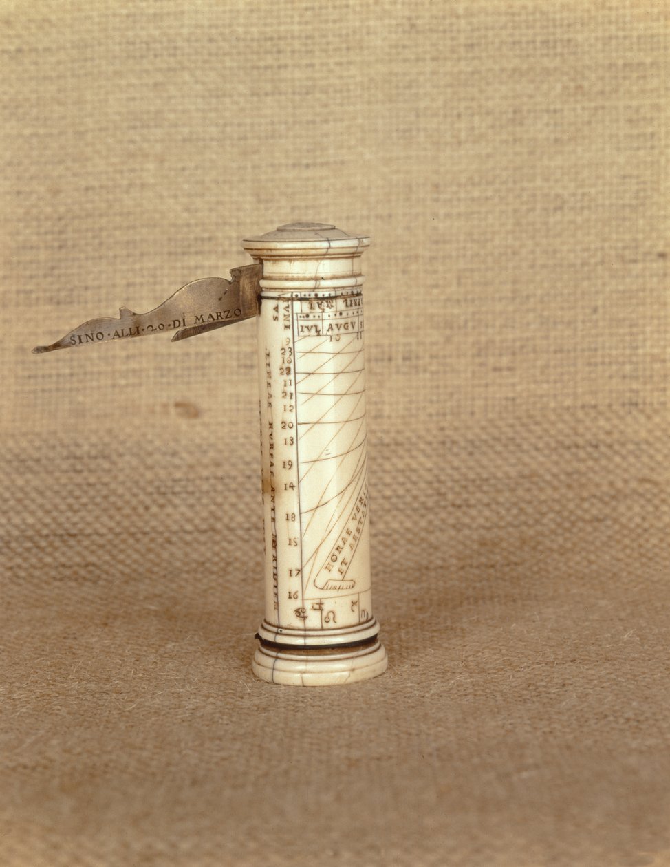 Reloj de sol de columna portátil, firmado D. Stephanus, FF, 1587 de Italian School
