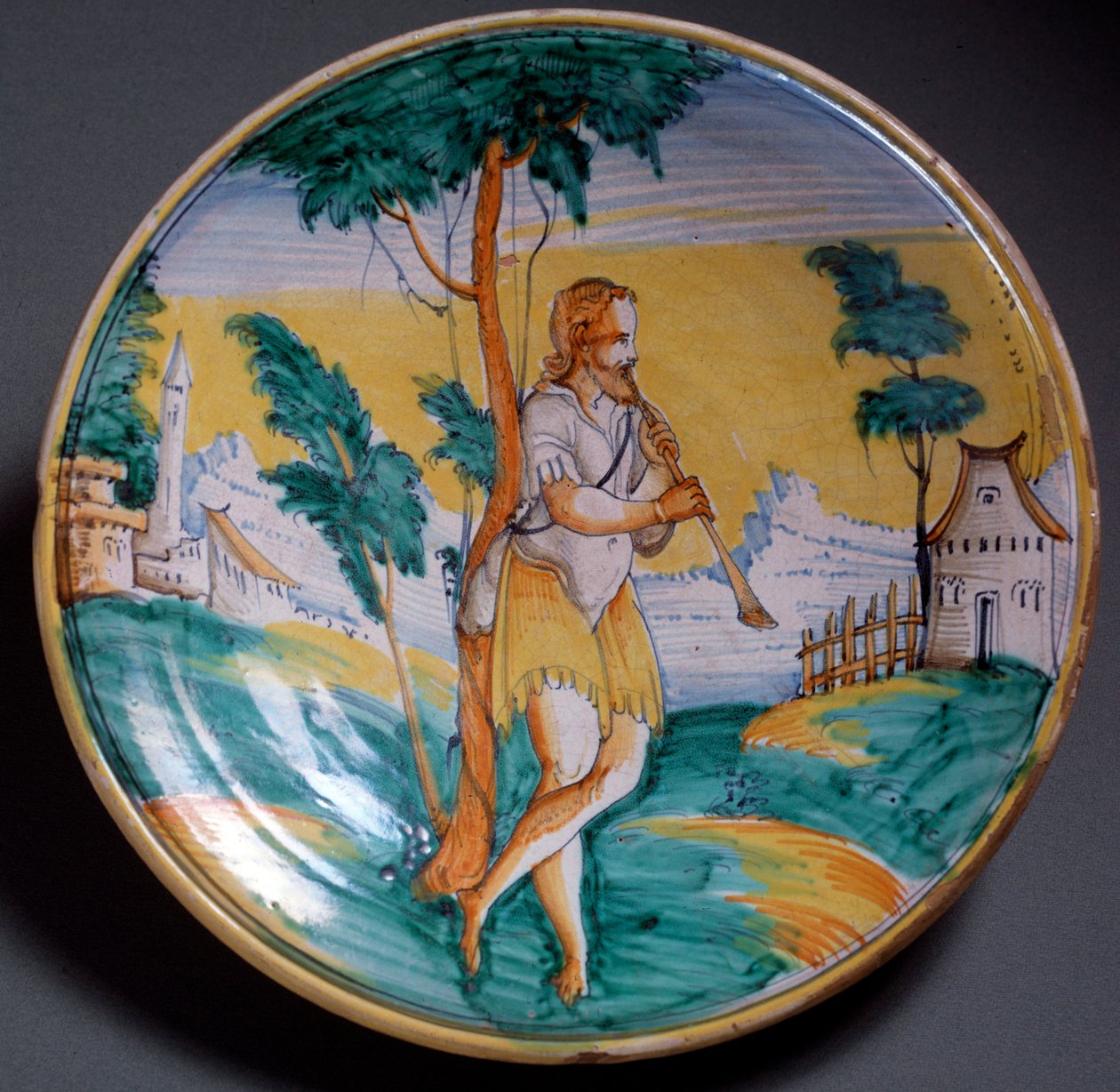 Arte renacentista: plato decorado con un flautista - Finales del siglo XVI Producción de Viterbo, Italia. Florencia, Museo Nazionale del Bargello de Italian School