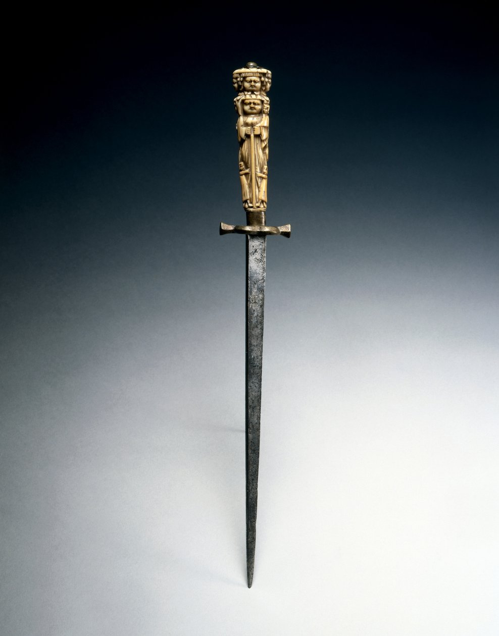 Estilete con empuñadura en forma de figuras de Caridad, Justicia y Esperanza, c.1650 de Italian School