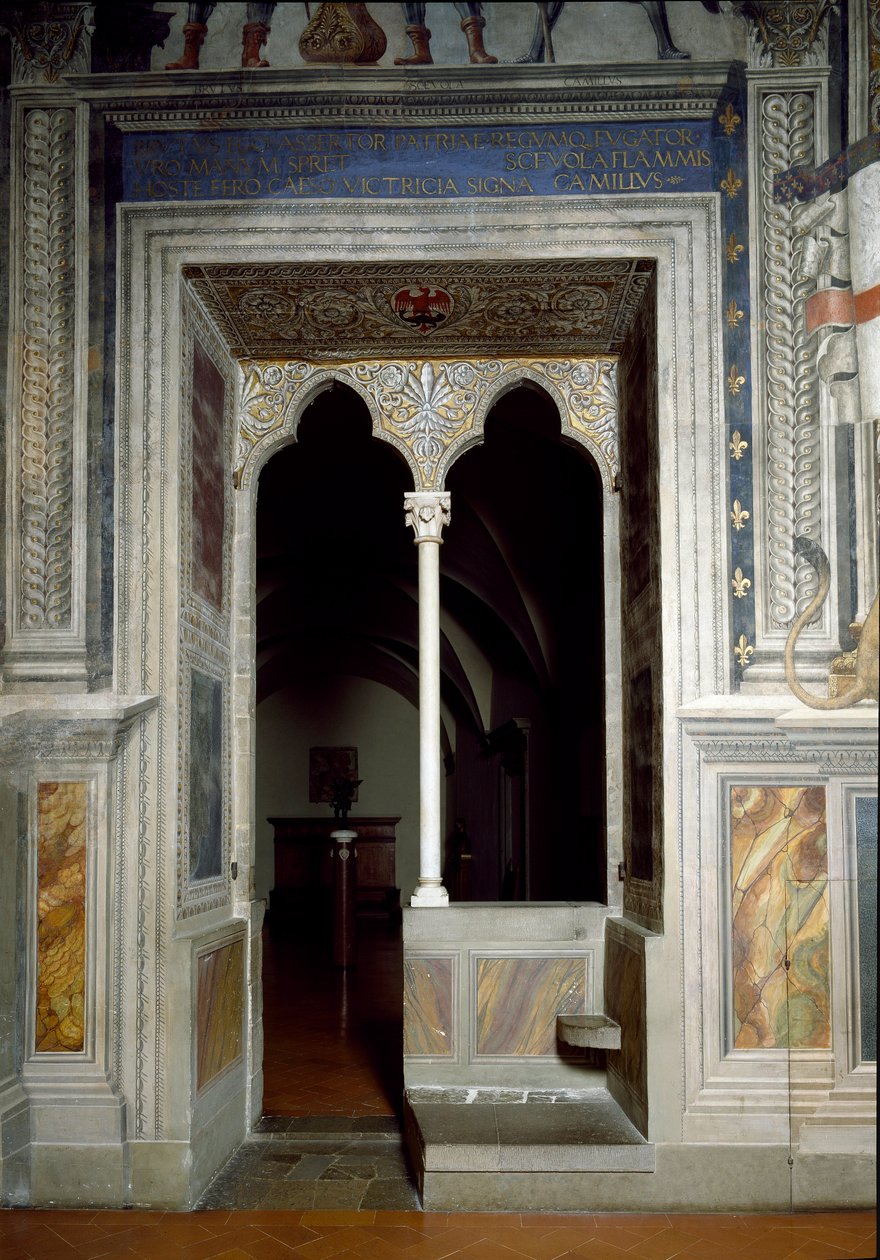 Vista de una ventana del Salón de los Lirios construido en 1299-1314 de Italian School