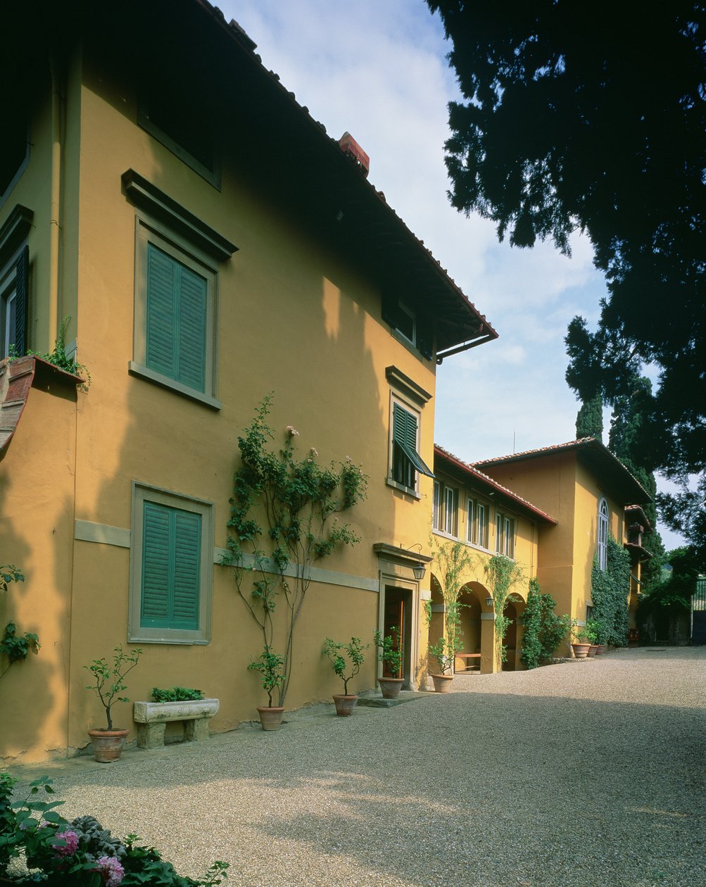 Vista del exterior (foto) de Italian School