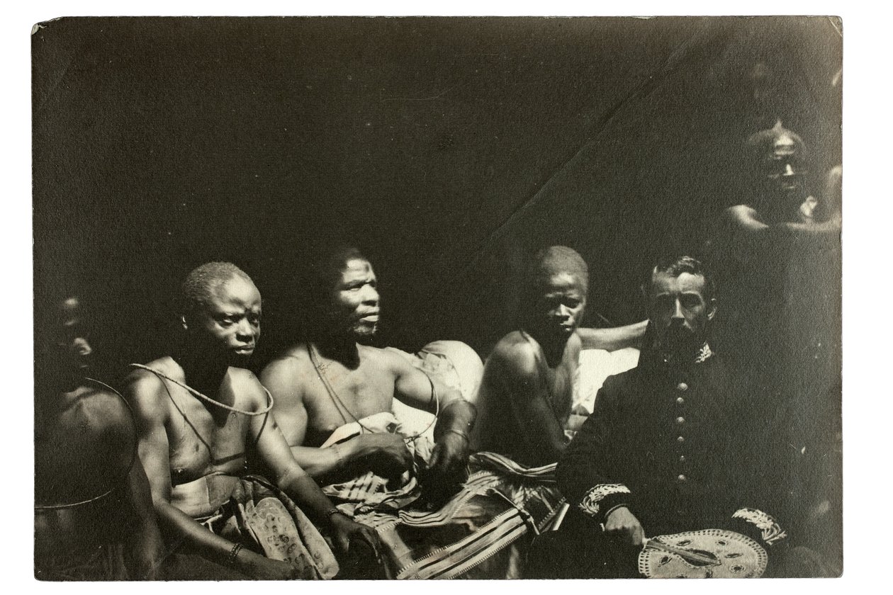Capitán Gallwey y jefes Edo, Benín, Nigeria, 1892 de J. H. Swainson