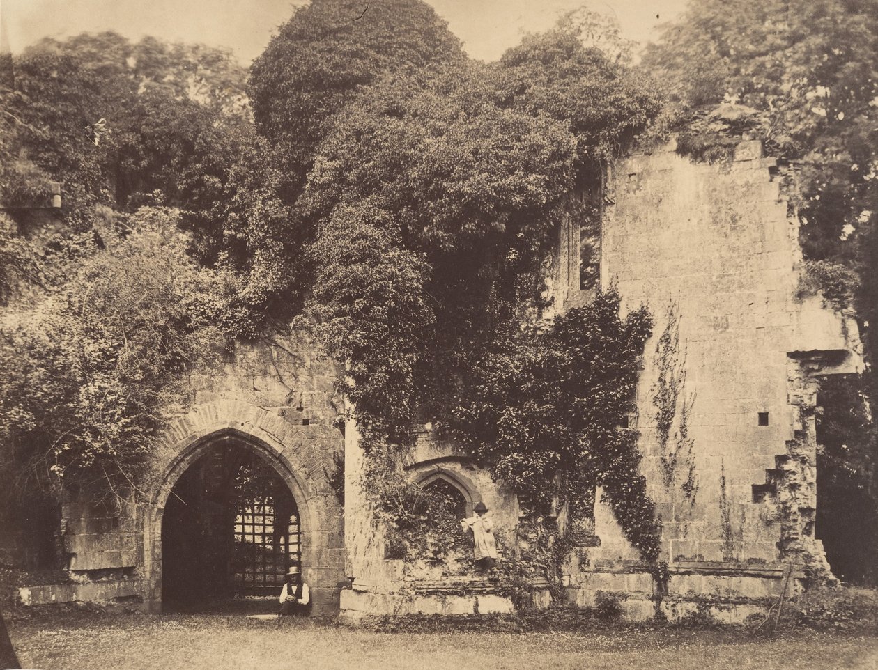 Antigua puerta, Castillo de Raglan, Monmouthshire, 1855 de J. Holden