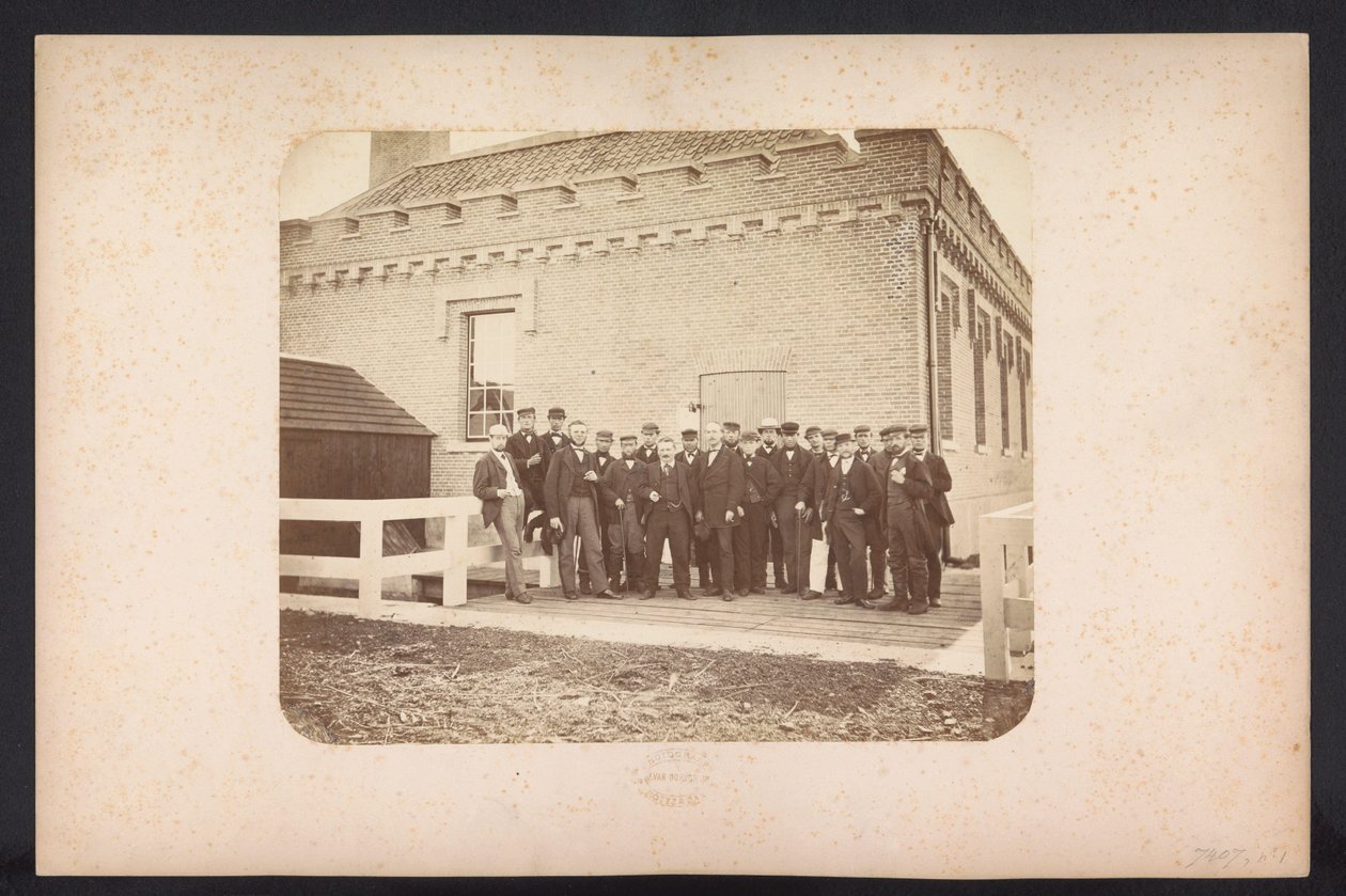 Foto de grupo de los obreros, 1867-1869 Recuperación de los lagos en Schieland al este de Rotterdam (título de la serie sobre el objeto) de Jacobus van Gorkom jr.