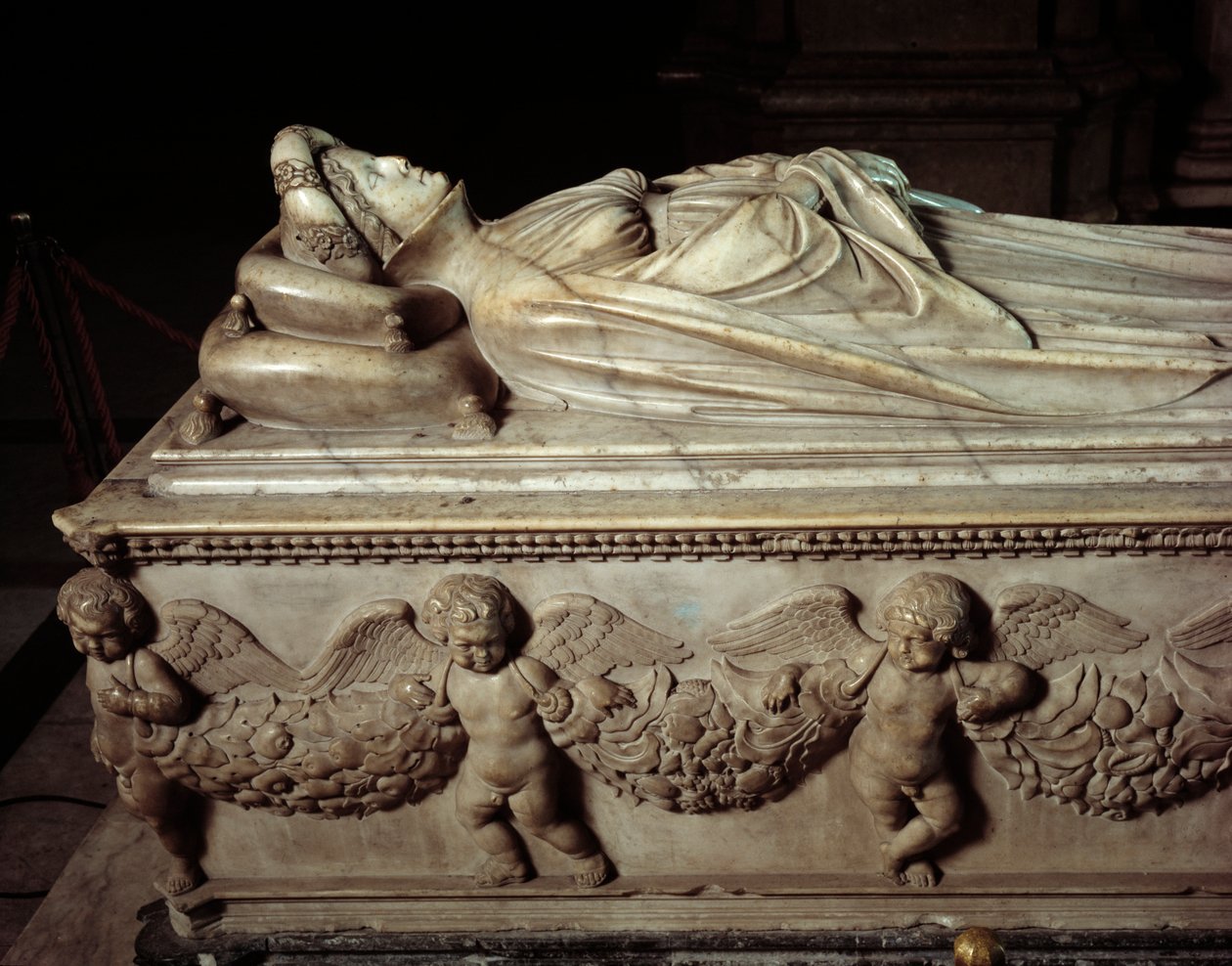 Yacente de Ilaria del Carretto (1379-1405), esposa de Paolo Guinigi (1376-1432) político italiano (Monumento funerario de Ilaria del Carretto, esposa de Paolo Guinigi) Escultura de mármol de Jacopo della Quercia (1371/74-1438) 1406-1407 Lucca (Lucca), cate de Jacopo della Quercia