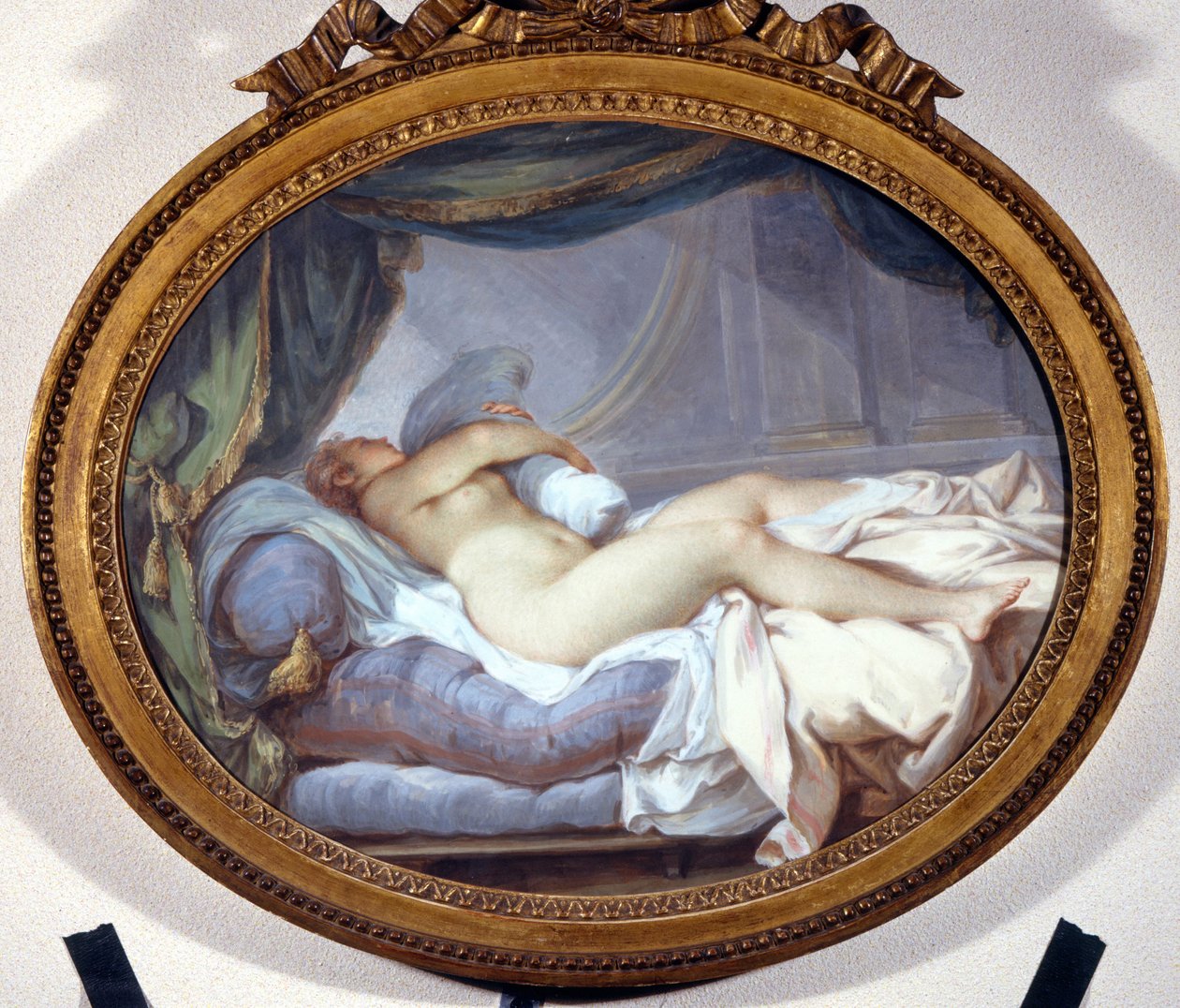 Mujer exprimiendo un cojín. Jacques Charlier de Jacques Charlier