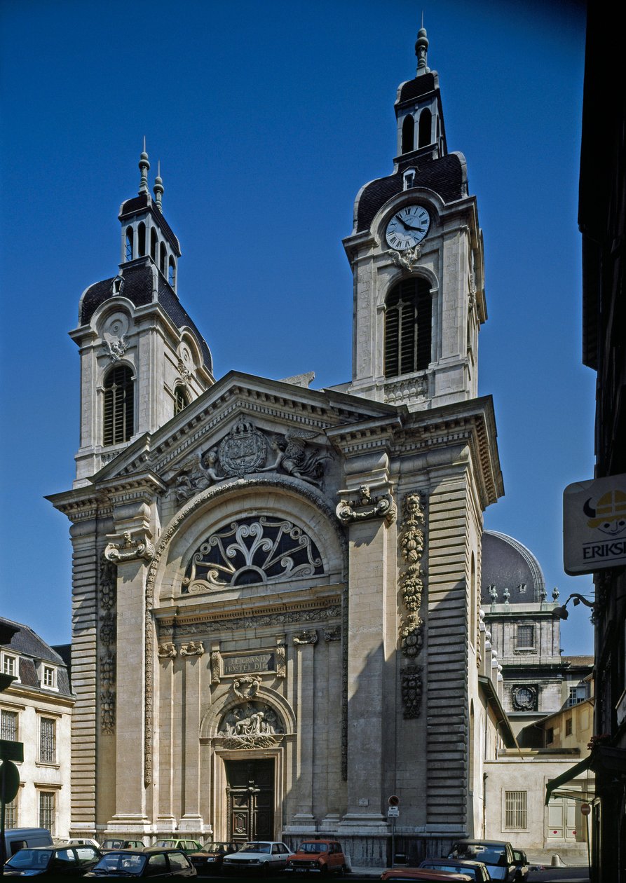 Vista de la capilla del Hôtel-Dieu rediseñada por el arquitecto Jacques Germain Soufflot de Jacques Germain Soufflot