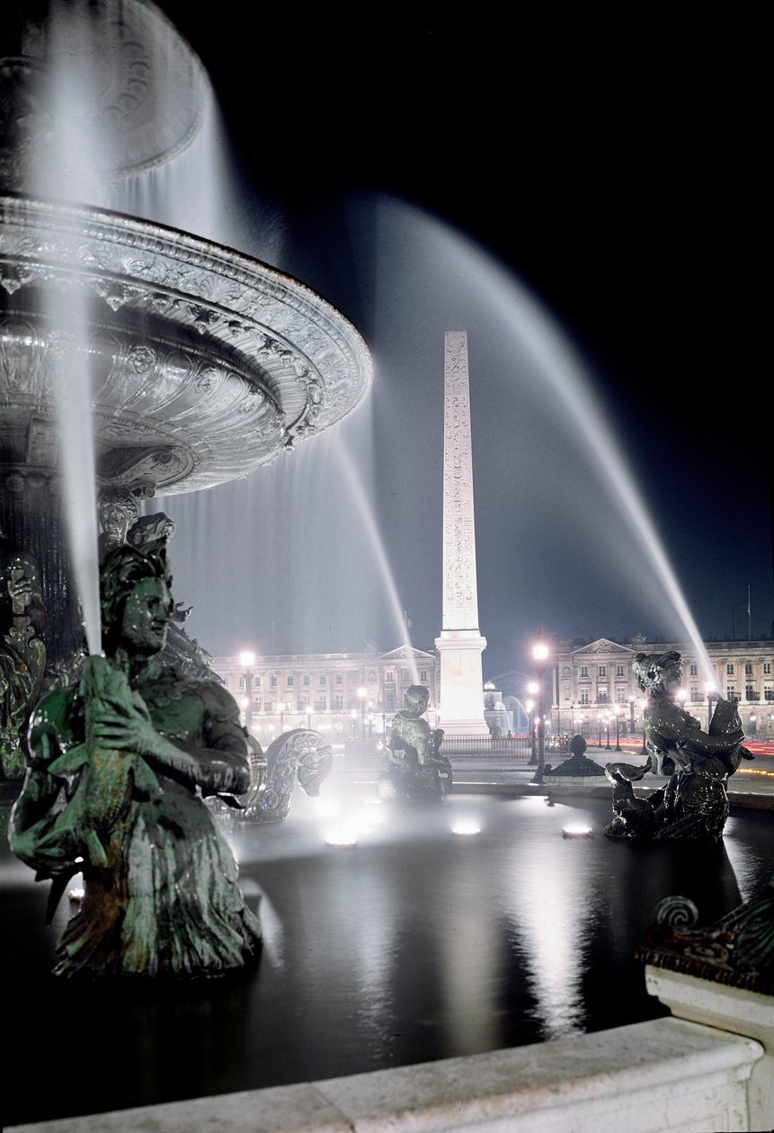 Vista de la fuente hecha por Jacques Ignace Hittorff y el obelisco de la Place de la Concorde en París de Jacques Ignace Hittorff