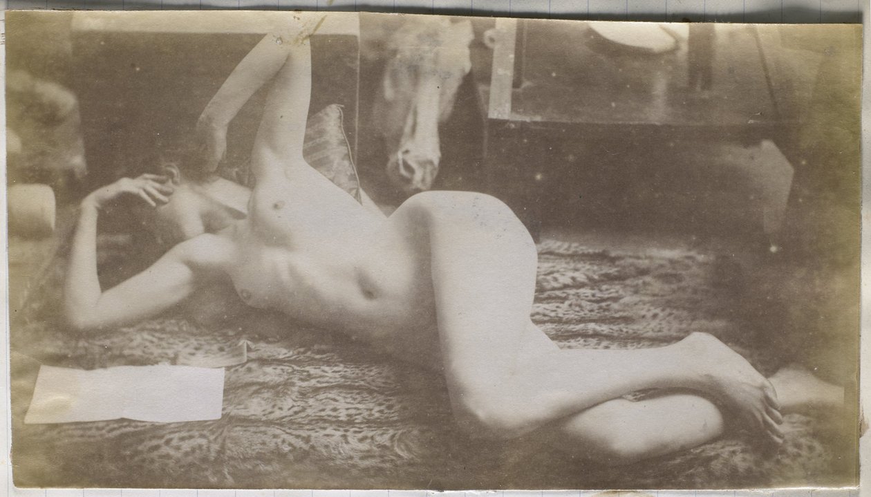 Estudio de una modelo de desnudo femenino, acostada sobre una piel de tigre, en el estudio de Jacques de Lalaing de Jacques Lalaing (attributed to)