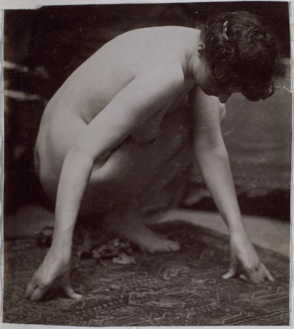 Estudio de un modelo de desnudo femenino, visto de lado, en el estudio de Jacques de Lalaing, estudio preliminar para elemento de fuente en Musee des Beaux arts, Tournai y para fuente circular de Jacques Lalaing (attributed to)