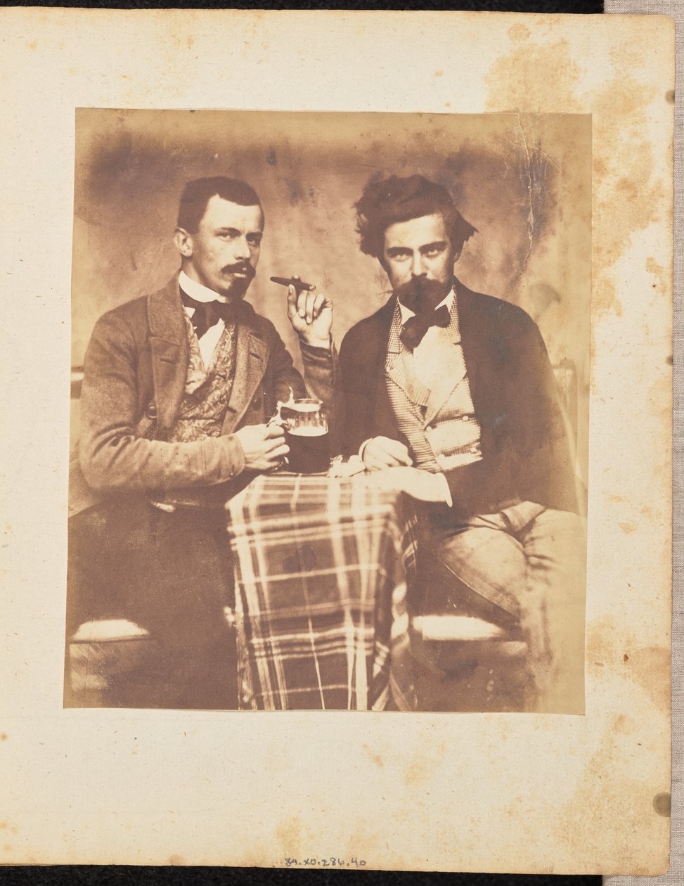 [Retrato de dos hombres en una mesa] de Jakob Höflinger