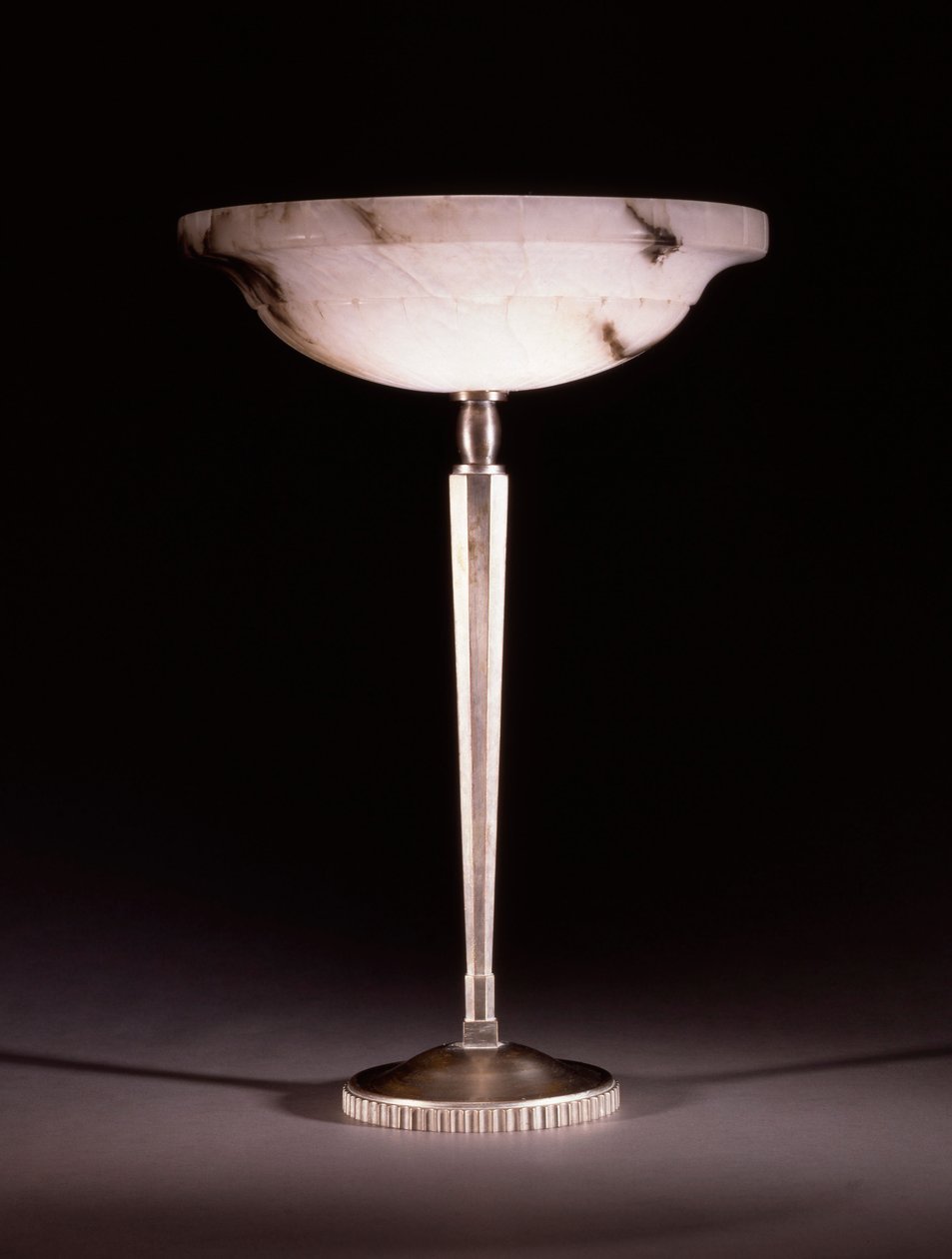 Una lámpara de mesa de bronce plateado diseñada por Jacques-Emile Ruhlmann (1879-1933), c.1913 de James Baker (attr. to) Pyne