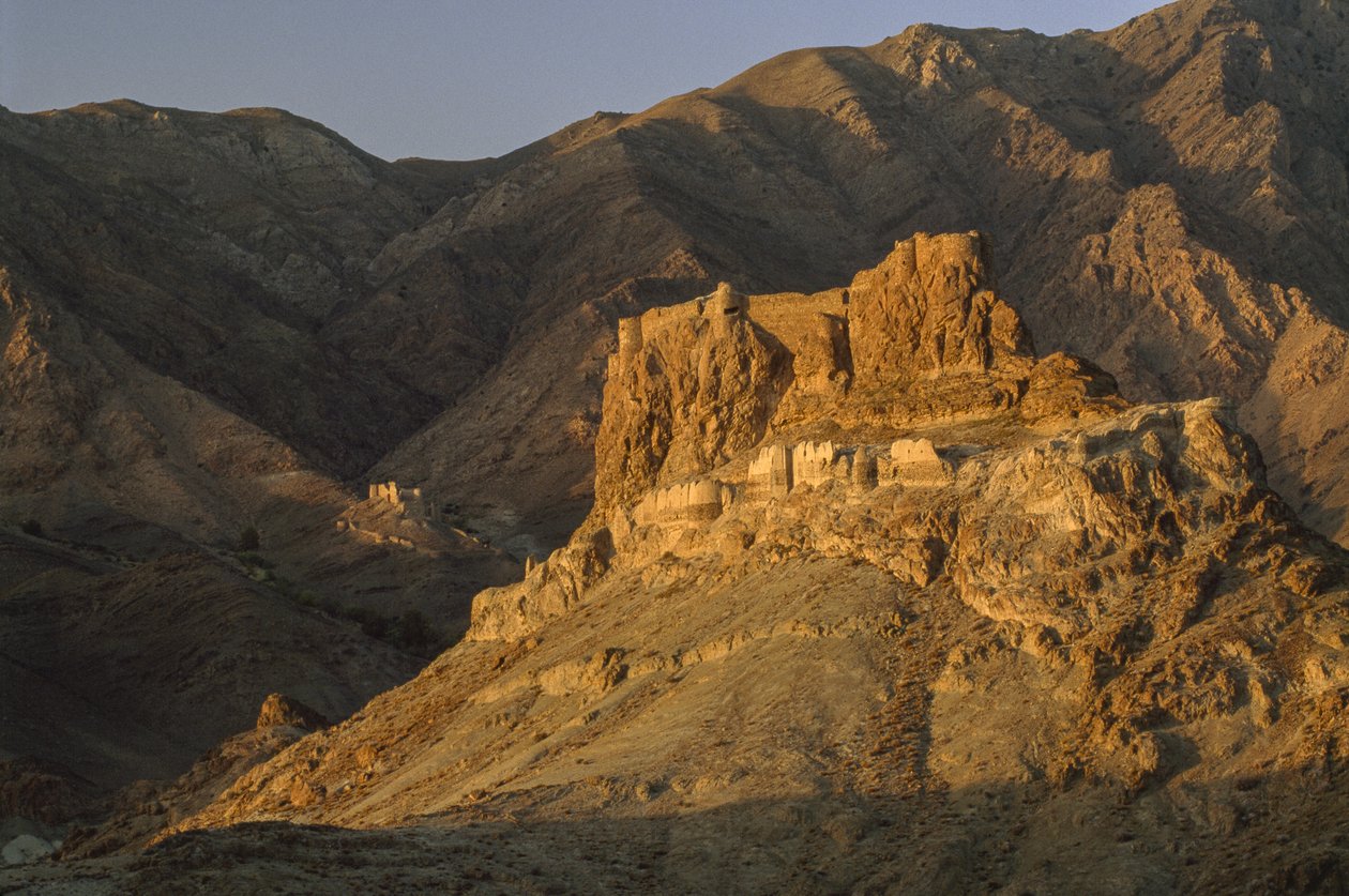 Una fortaleza en ruinas utilizada antaño por los Asesinos, una secta extremista. Cerca de Semnan, en el norte de Irán. de James L Stanfield