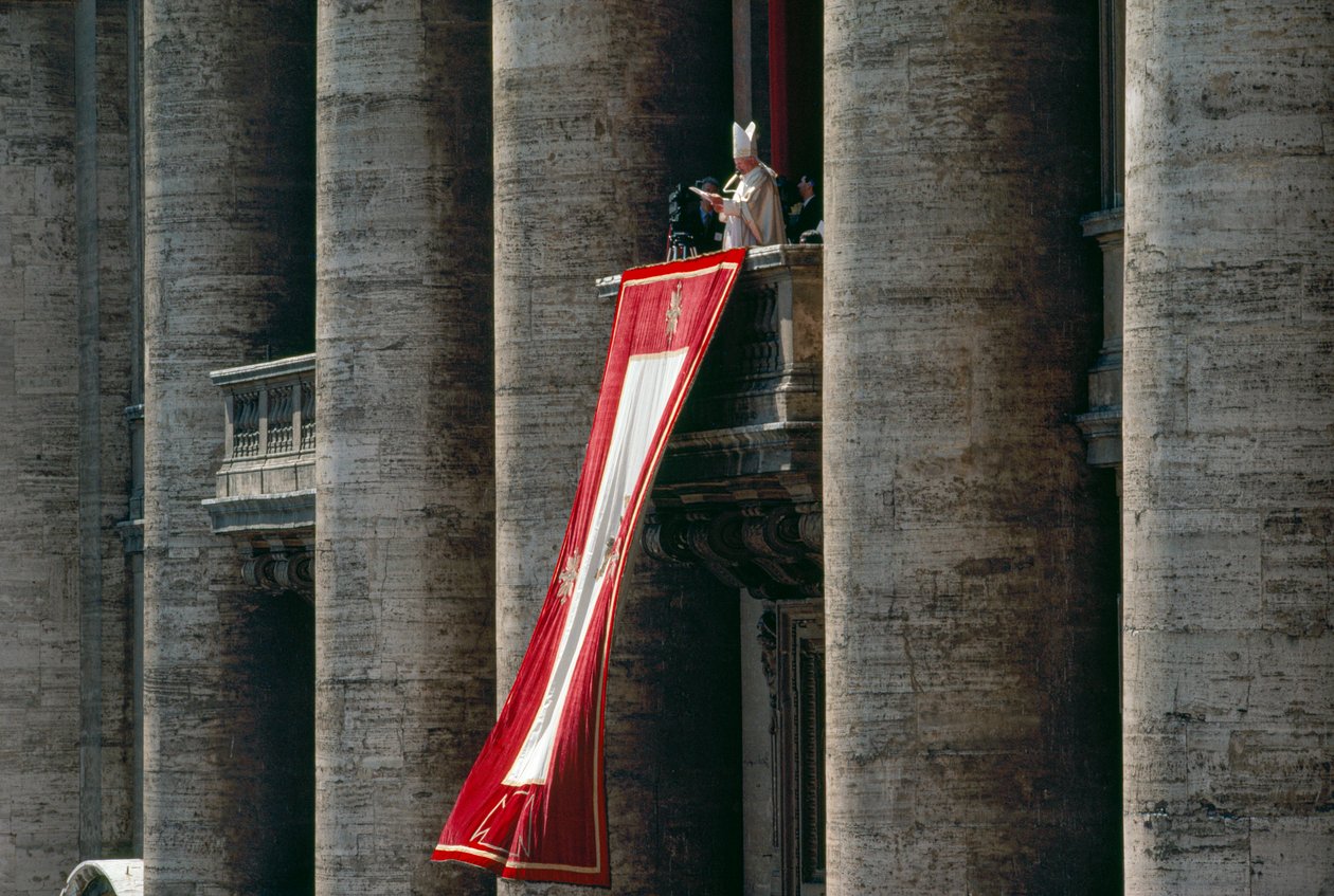 El Papa Juan Pablo II pronuncia su mensaje de Pascua en 56 lenguas desde la log... de James L Stanfield