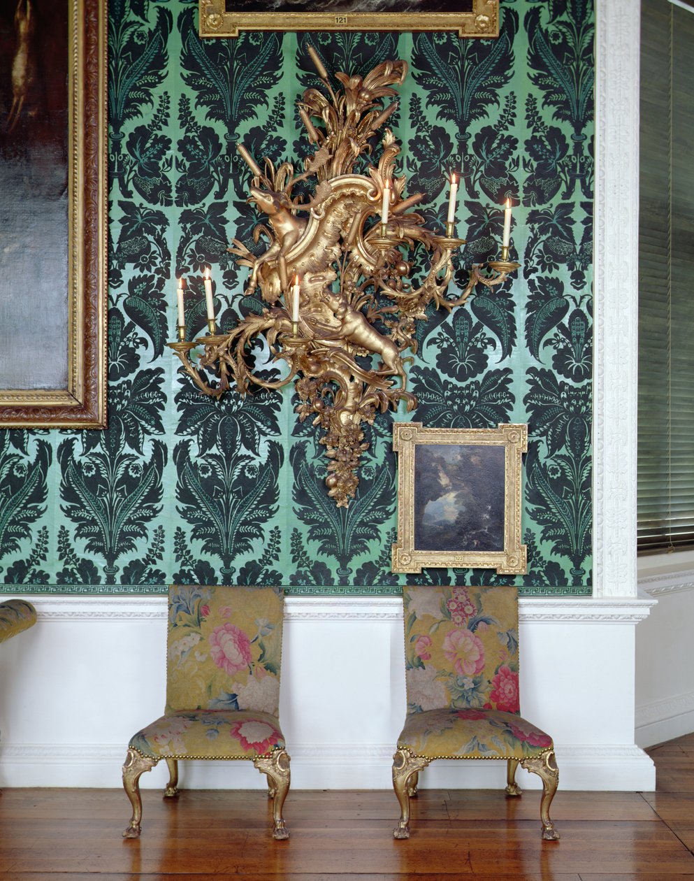 Sillas laterales y girandola, de la Suite Gallery, hechas por James Pascall de James Pascall